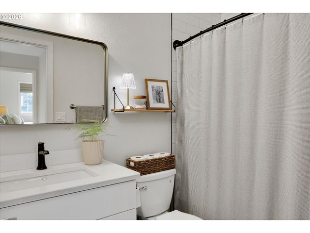 2206 N THORNE St, Newberg, OR 97132