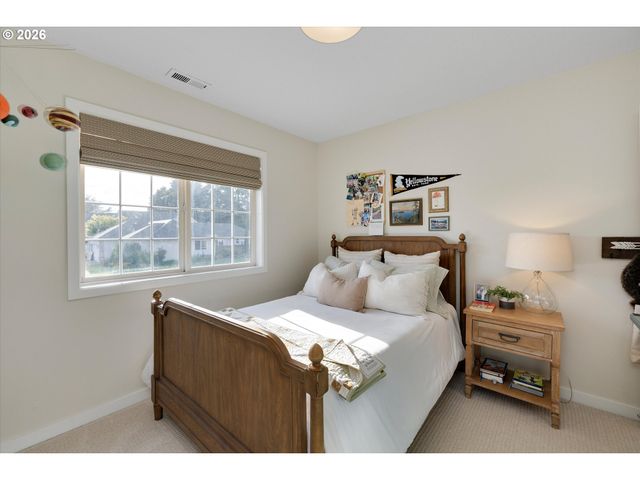 2206 N THORNE St, Newberg, OR 97132
