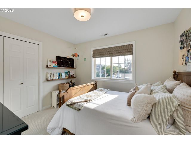 2206 N THORNE St, Newberg, OR 97132