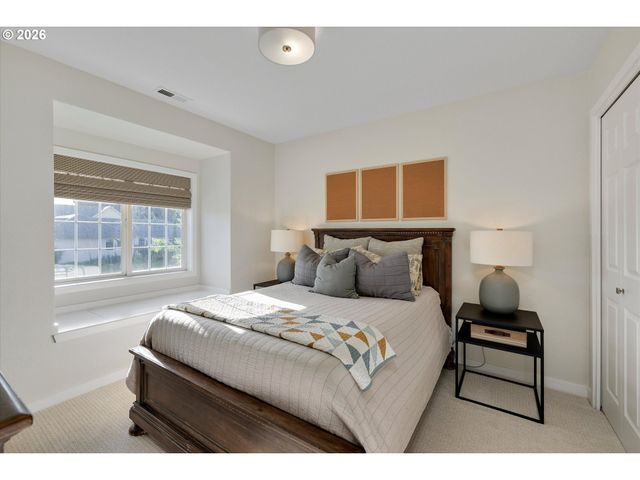 2206 N THORNE St, Newberg, OR 97132