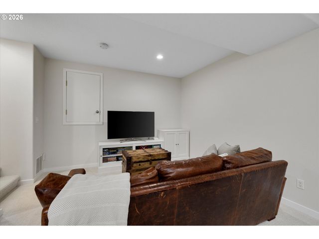 2206 N THORNE St, Newberg, OR 97132