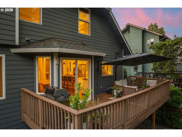 2206 N THORNE St, Newberg, OR 97132