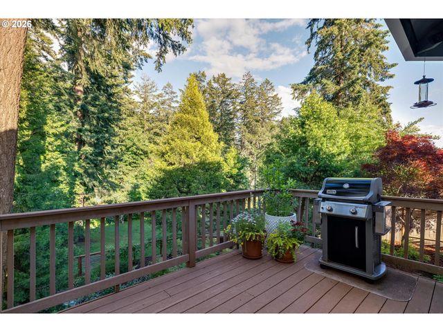 2206 N THORNE St, Newberg, OR 97132