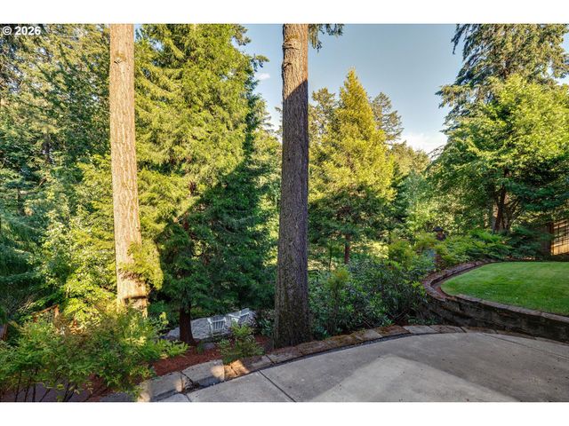 2206 N THORNE St, Newberg, OR 97132