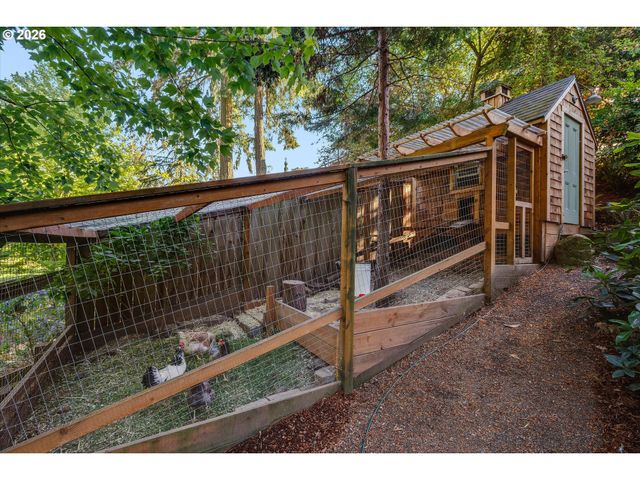 2206 N THORNE St, Newberg, OR 97132