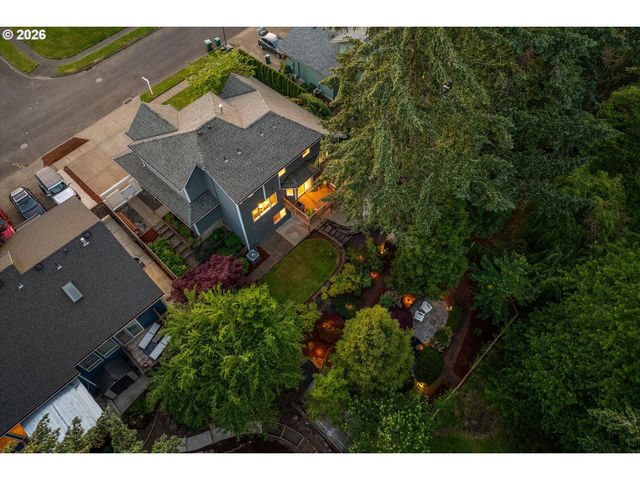 2206 N THORNE St, Newberg, OR 97132