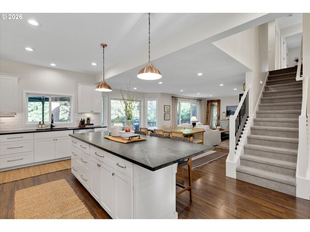 2206 N THORNE St, Newberg, OR 97132