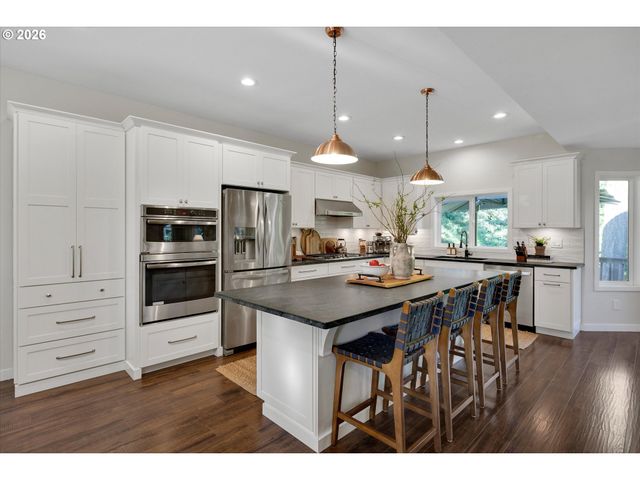 2206 N THORNE St, Newberg, OR 97132