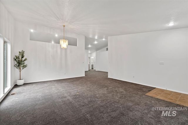 8359 W Willowdale Dr, Garden City, ID 83714