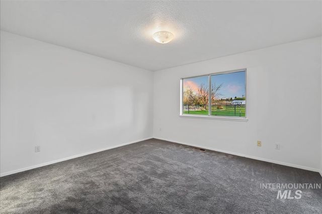 8359 W Willowdale Dr, Garden City, ID 83714