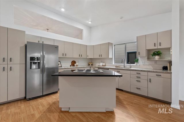 8359 W Willowdale Dr, Garden City, ID 83714