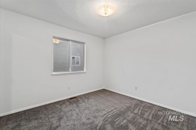 8359 W Willowdale Dr, Garden City, ID 83714