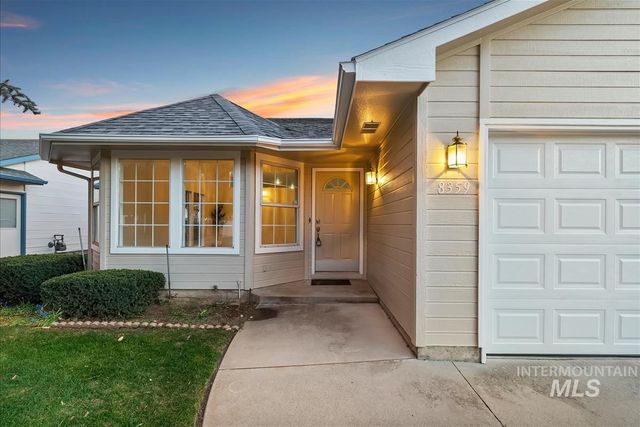 8359 W Willowdale Dr, Garden City, ID 83714