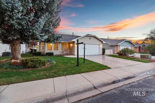 8359 W Willowdale Dr, Garden City, ID 83714