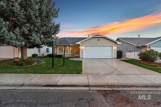 8359 W Willowdale Dr, Garden City, ID 83714