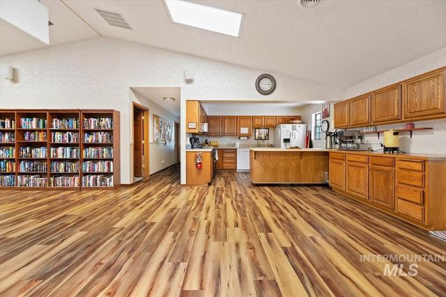 8359 W Willowdale Dr, Garden City, ID 83714