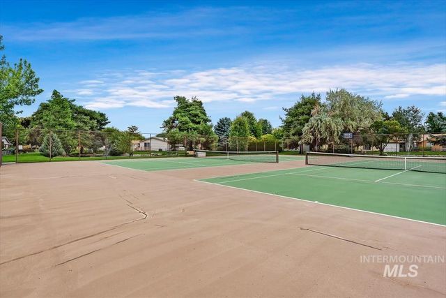 8359 W Willowdale Dr, Garden City, ID 83714