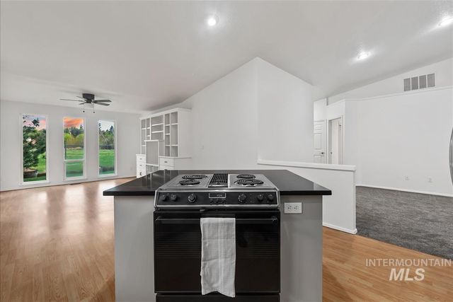 8359 W Willowdale Dr, Garden City, ID 83714