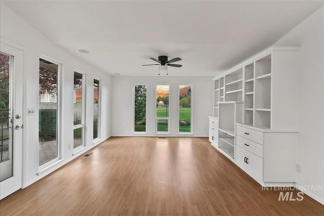 8359 W Willowdale Dr, Garden City, ID 83714