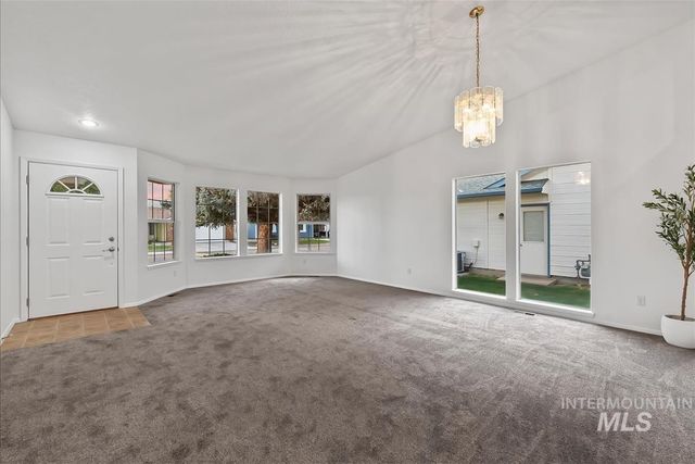 8359 W Willowdale Dr, Garden City, ID 83714