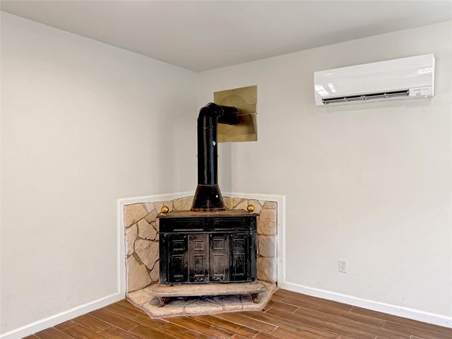 614 Red Oak Woods, Canyon Lake, TX 78133