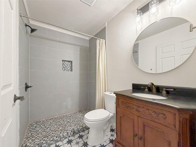 614 Red Oak Woods, Canyon Lake, TX 78133