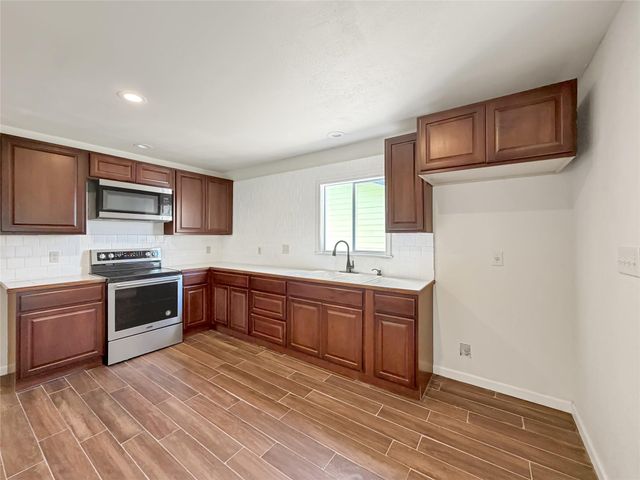 614 Red Oak Woods, Canyon Lake, TX 78133