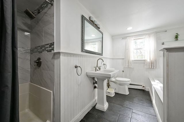 260 Glebe St, Taunton, MA 02780