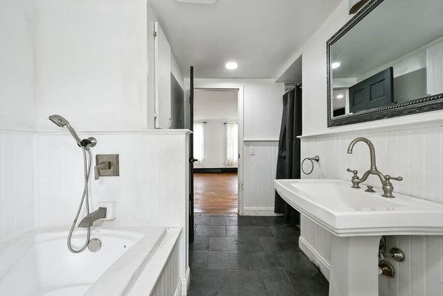 260 Glebe St, Taunton, MA 02780