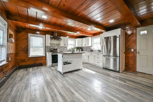 260 Glebe St, Taunton, MA 02780