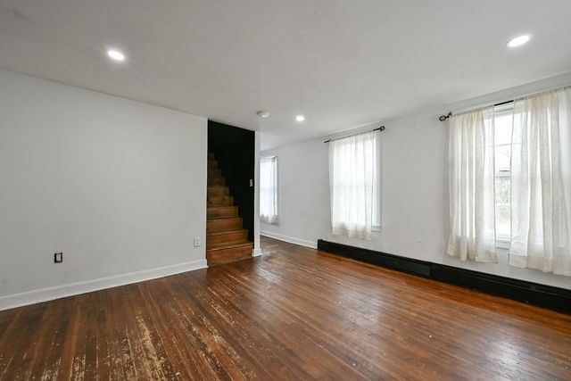 260 Glebe St, Taunton, MA 02780