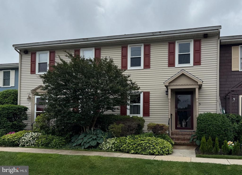 635 E MAIN ST #5, Moorestown, NJ 08057