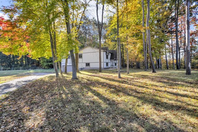 4042 Burns Road, Howell, MI 48855