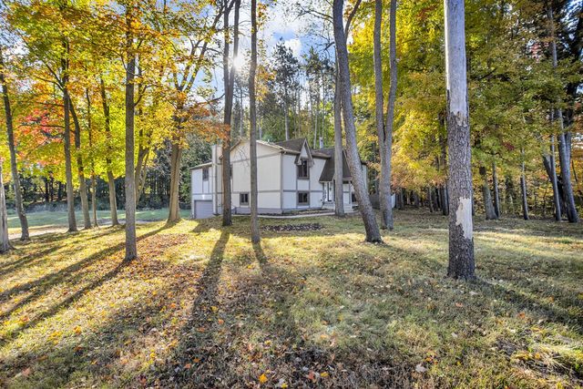 4042 Burns Road, Howell, MI 48855