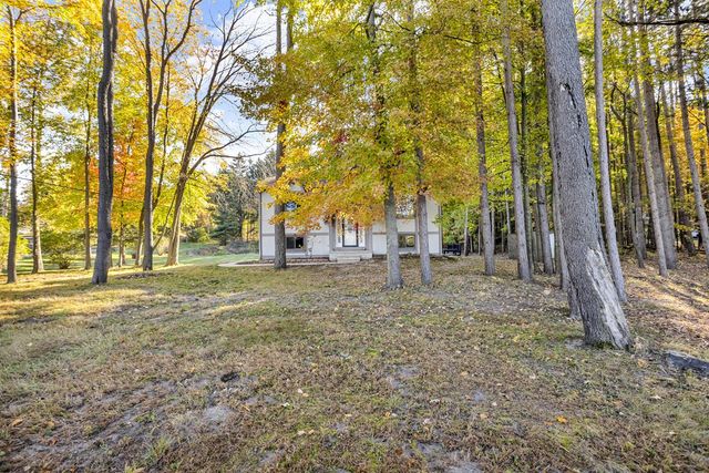 4042 Burns Road, Howell, MI 48855