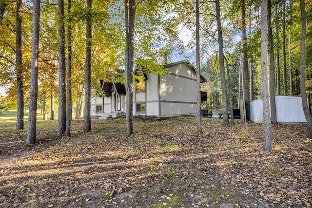 4042 Burns Road, Howell, MI 48855