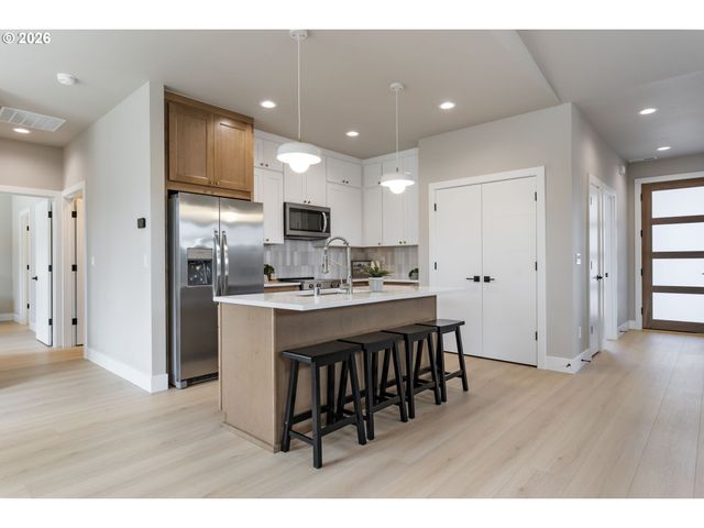 17007 Ne 95TH Cir, Vancouver, WA 98682