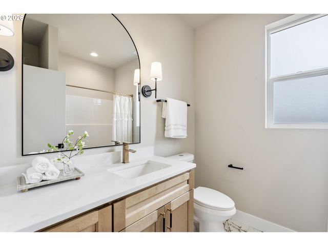 17007 Ne 95TH Cir, Vancouver, WA 98682