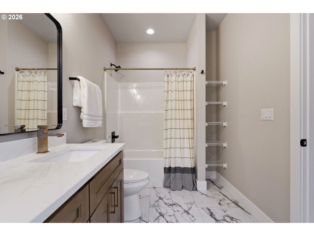 17007 Ne 95TH Cir, Vancouver, WA 98682