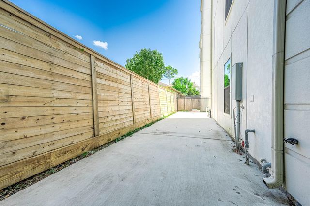 5733 Winsome Lane, Houston, TX 77057