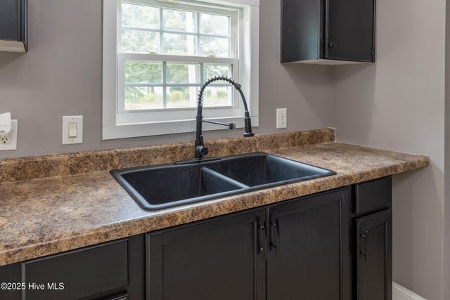 865 Cecil Odie Road, Clinton, NC 28328