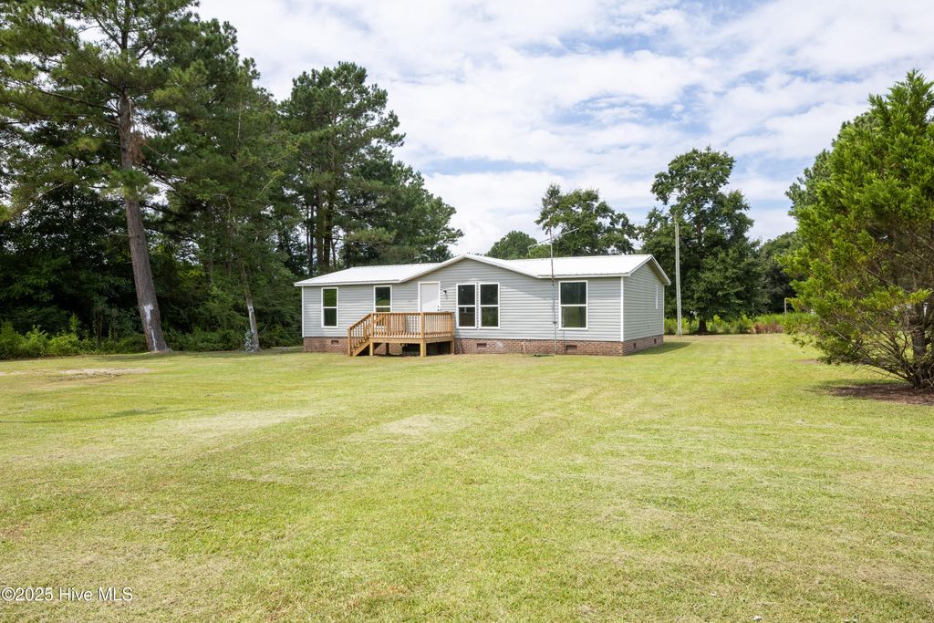 865 Cecil Odie Road, Clinton, NC 28328