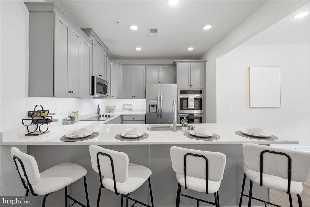 9815 AMES DR, Manassas, VA 20110