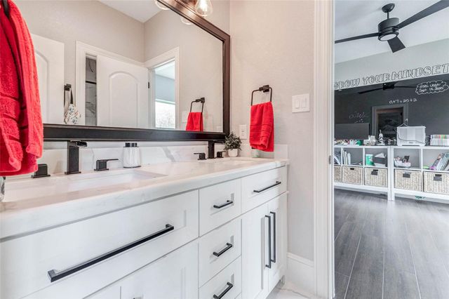 1721 W Fm 1462, Rosharon, TX 77583