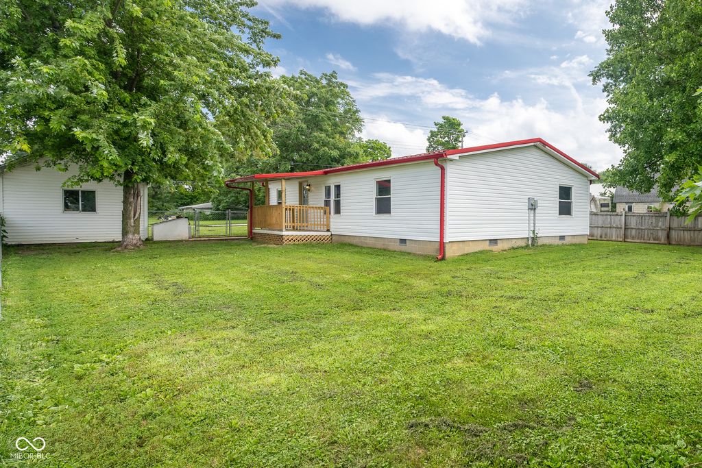 32 Martinsville Street, Greencastle, IN 46135