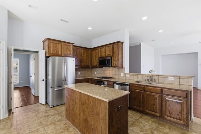 7114 Waterbury Drive, Rowlett, TX 75089