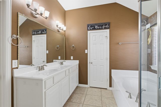 7114 Waterbury Drive, Rowlett, TX 75089