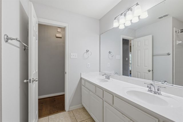 7114 Waterbury Drive, Rowlett, TX 75089