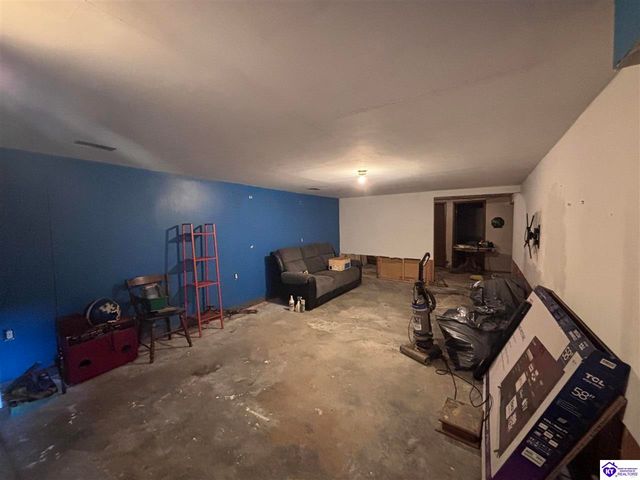 9022 Wanlou Drive, Louisville, KY 40272