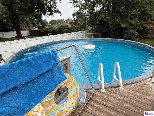 9022 Wanlou Drive, Louisville, KY 40272